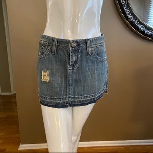 NWOT Distressed Jean Skirt 💙
